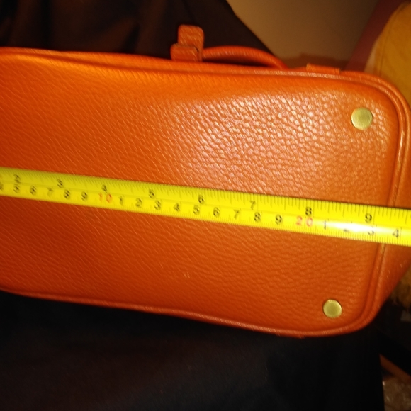 Authintic BURBERRY HAND BAG - Picture 7 of 8